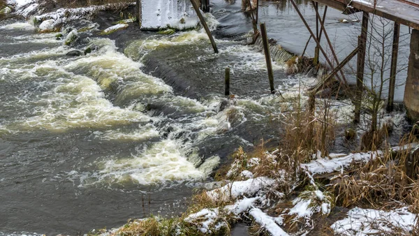 Βραστό Νερό Χειμερινό Ποτάμι Κάτω Από Πεζογέφυρα Αφηρημένο Φόντο Χώρος — Φωτογραφία Αρχείου