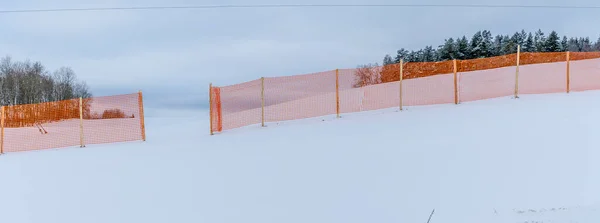 Orange Perforerad Plast Folie Barriärer Mot Snö Jordbruksmark Detta Skyddar — Stockfoto