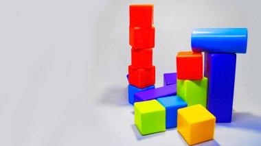 Liderlik fikirleri konsepti, renk bloğu harika. Oyuncak Blokları Bilgi Tablosu Merdiven Çubuğu, Çocuklar Beyaz Arkaplanda Tuğlalar.