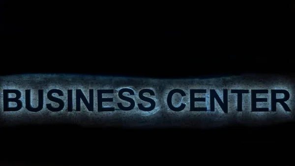Metin Merkezi Nin Karanlık Arka Plandaki Yakın Görüntüsü Mermer Duvardaki — Stok fotoğraf