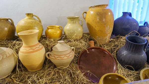 Argila Cerâmica Artesanal Rústica Vasos Terracota Amarelos Pretos Conceito Vida — Fotografia de Stock