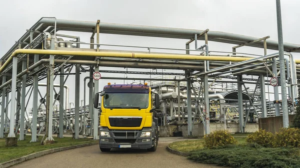 Blick Auf Das Terminal Mit Gelbem Tankwagen Petrochemisches Konzept Branchenkonzepte — Stockfoto