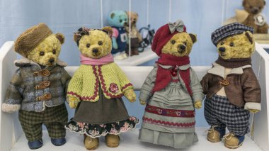 Oyuncak ayı aile konsepti. Eski usul. El yapımı. Metin için boşluk.