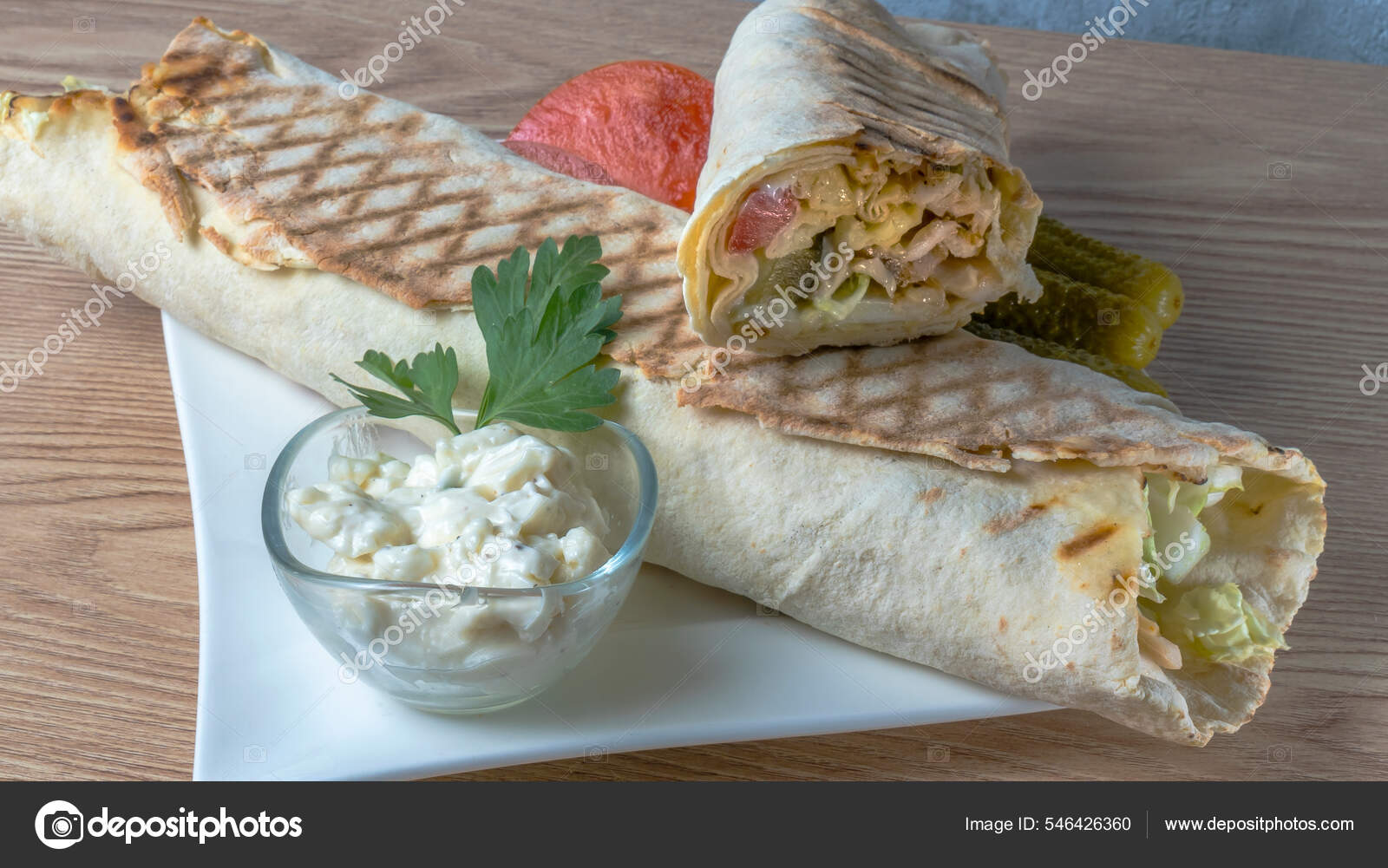 Ayam Gulung Shawarma Roti Gulung Tipis Atau Roti Pita Yang — Foto Stok ...