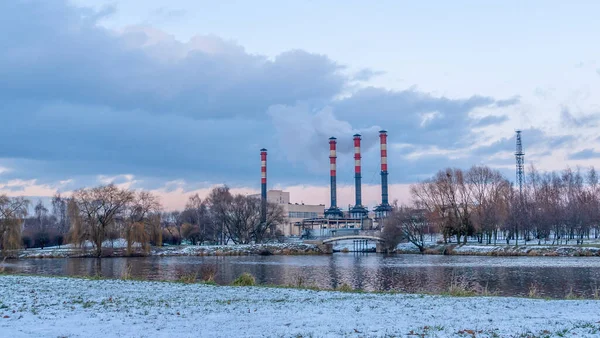 Smoking Chimneys Thermal Power Plants Waterfront City Winter Industrial Nature — Stock Photo, Image