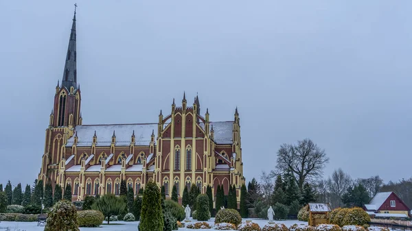 Vista Panorámica Iglesia Catedral Neogótica Ciudad Gervyaty Bielorrusia Invierno Fondo — Foto de Stock