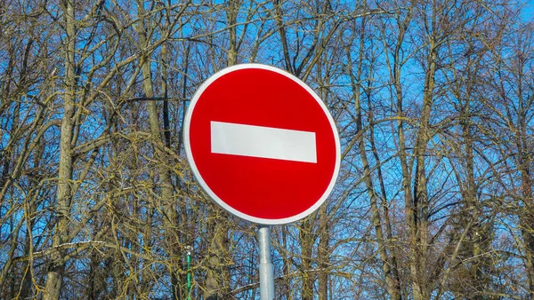 Cartello Rotondo Rosso Avverte Ingresso Vietato Una Strada Senso Unico — Foto Stock