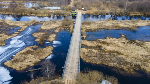 Верхний Вид Потоп Реки Мост Лес Высокая Вода Ранней Весной — стоковое фото