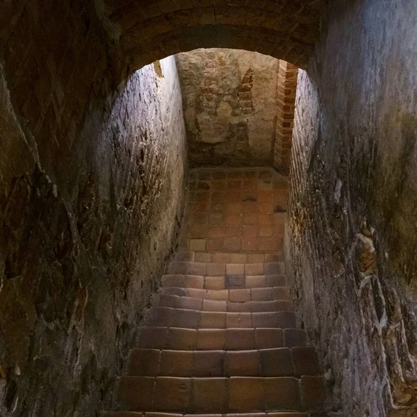 Lépcső Egy Régi Kastélyban Ami Tömlöcbe Megy Középkori Gótikus Fogalom — Stock Fotó