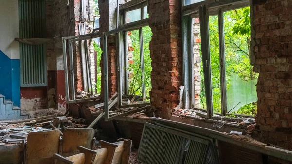 Exclusión Chernóbil Zona Radiactiva Edificio Fantasma Abandonado Ventanas Rotas Chernóbil —  Fotos de Stock