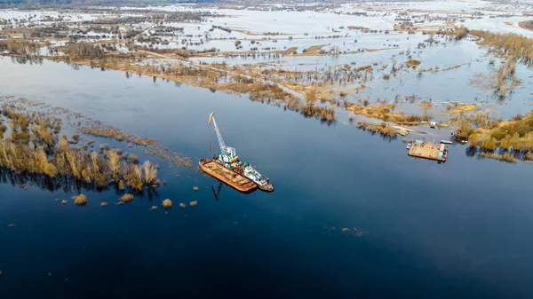 Dredger Pracuje Nad Pogłębieniem Toru Wodnego Rzece Czyszczenie Pogłębianie Przez — Zdjęcie stockowe