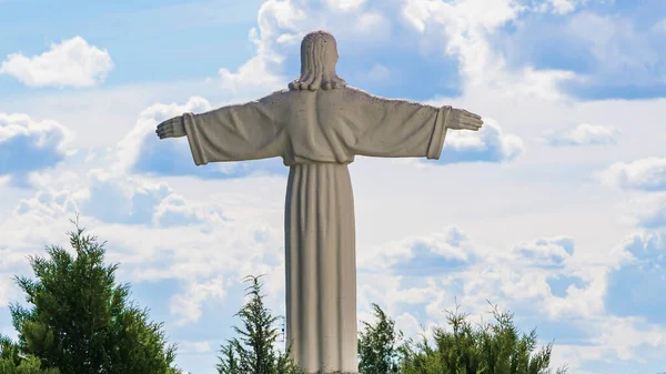 Kopie Sochy Krista Spasitele Roztáhla Ruce Pozadí Modré Oblohy Náboženský — Stock fotografie