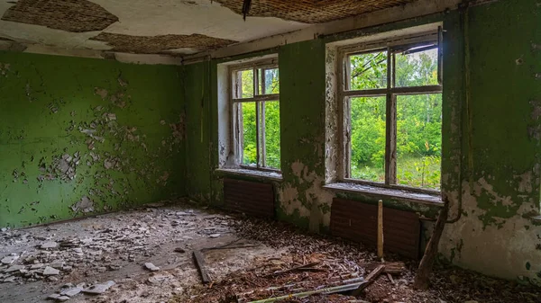 Виключення Чорнобильської Радіоактивної Зони Покинутий Будинок Привидів Зламані Вікна Чорнобильська — стокове фото