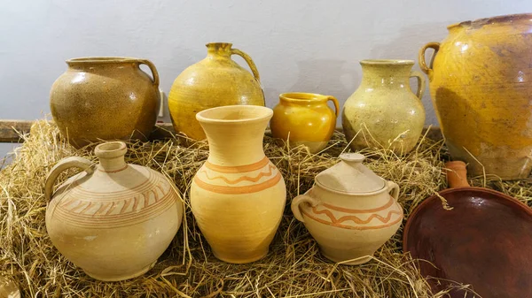 Argila Cerâmica Artesanal Rústica Vasos Terracota Amarelos Conceito Vida Rural — Fotografia de Stock