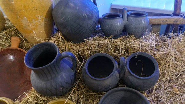 Vase Rustice Argilă Ceramică Galben Negru Teracotă Conceptul Viață Rurală — Fotografie, imagine de stoc