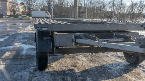 Open Auto Aanhangwagen Voor Vervoer Auto Koop Evacuatie Vernielde Auto — Stockfoto