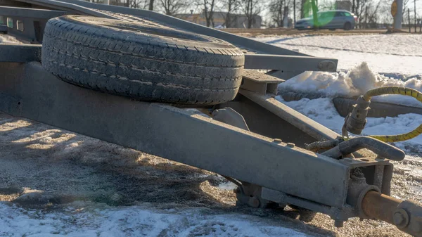 Offene Autoanhänger Für Den Transport Auto Zum Verkauf Und Evakuierung — Stockfoto