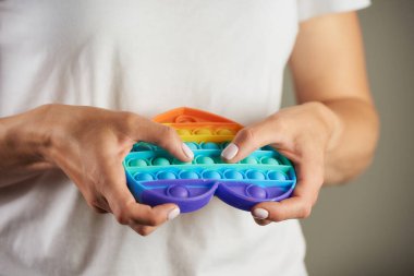 Sabit duran bir oyuncağın yakın plan fotoğrafı 