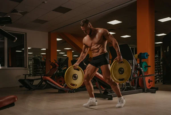 Bodybuilder Shorts Walking Gym Two Rubber Plates Shirtless Sporty Guy — Stock Photo, Image