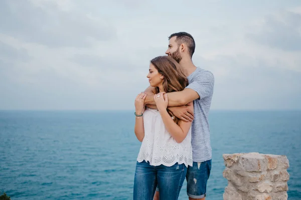 Hispanic Man Hugging His Girlfriend Park Spain Evening Couple Tourists — Stock Photo, Image