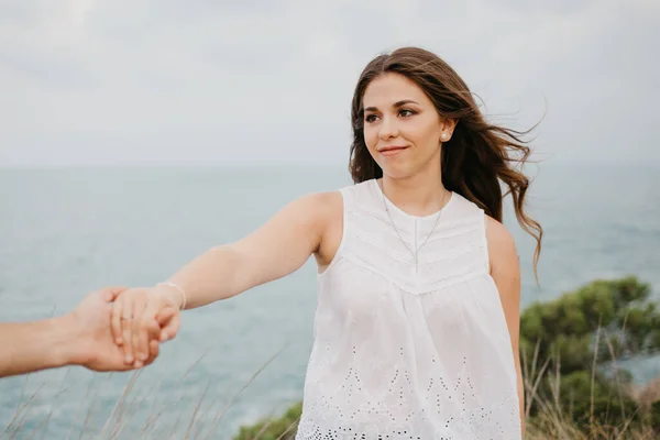 Latina Girlfriend Holding Hand Her Hispanic Boyfriend Sea Background Highland — Stock Photo, Image