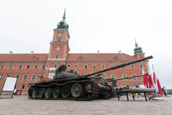2022年6月29日 在乌克兰被毁的俄罗斯军车展览在城堡广场被命名为 为了我们和你们的自由 下面这张T 72Ba坦克的照片 — 图库照片