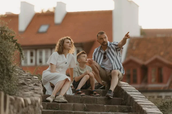 Family Speaking Stairs Roofs Old European Town Happy Father Mother — Photo