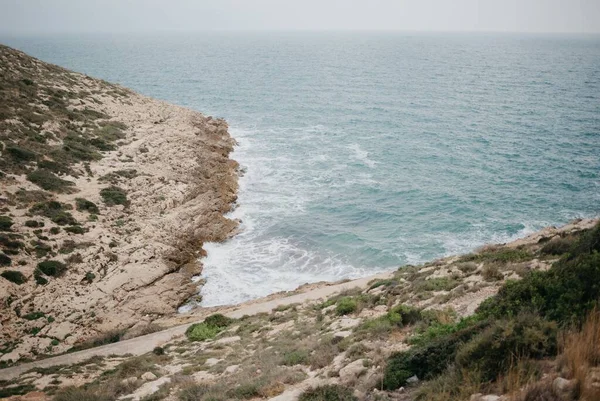 Zátoka Mezi Skalnatými Kopci Při Západu Slunce Valencii — Stock fotografie