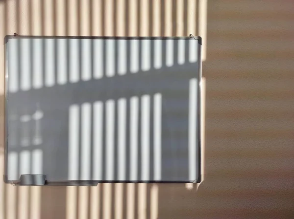 Placa de indentação marcador com sombras cegas, abstração de fundo — Fotografia de Stock