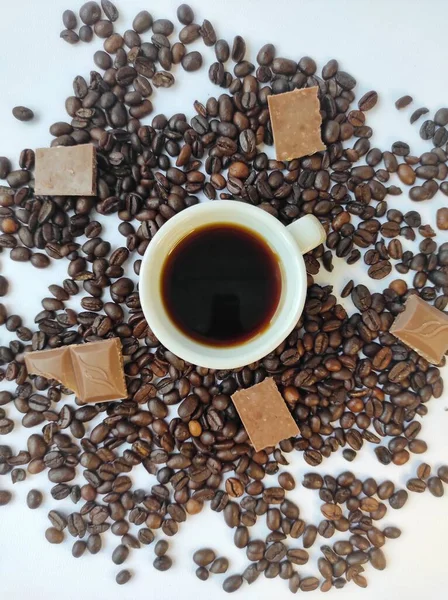 Platt layout av kaffe och choklad, vy uppifrån — Stockfoto