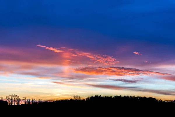 Beautiful Blue Evening Sky Clouds Colored Pink Setting Sun Silhouette — Stock Photo, Image