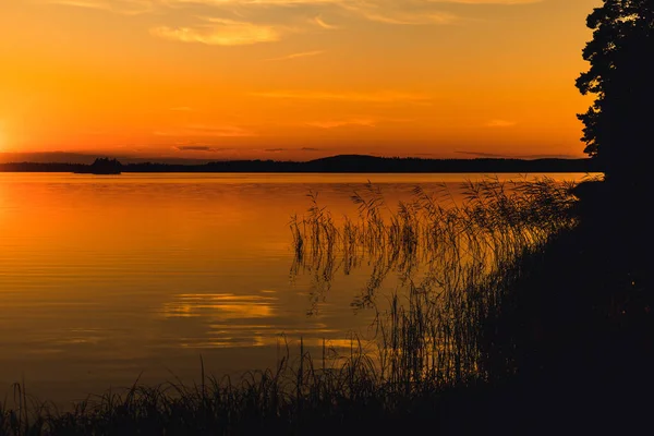 Kleurrijk Uitzicht Vanaf Kust Een Meer Zweden Zon Gaat Onder — Stockfoto