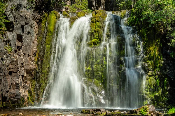 Chute Eau Avec Eau Vive Coulant Vers Bas Une Paroi — Photo