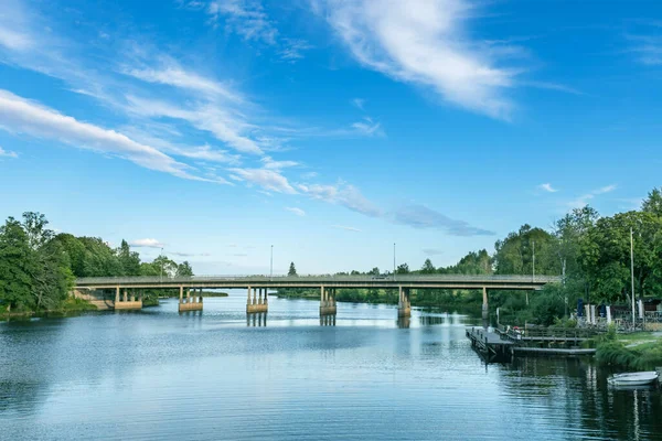 Pont Béton Traversant Une Rivière Suède Soleil Soir Grand Ciel — Photo