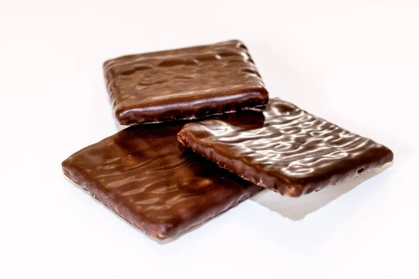 Biscuits Chocolat Forme Carrée Avec Remplissage Menthe Sur Fond Blanc — Photo