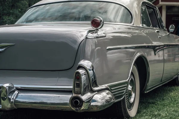 Detailní Částečný Zadní Pohled Krásné Klasické Auto Počátku Padesátých Let — Stock fotografie