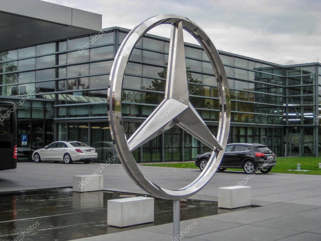 Large chromed Mercedes logo outside the Sindelfingen production factory. Sindelfingen, Germany, 2017-10-12