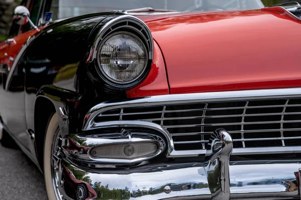 Vacker Och Välrestaurerad Amerikansk Klassisk Bil Från Femtiotalet Svart Och — Stockfoto