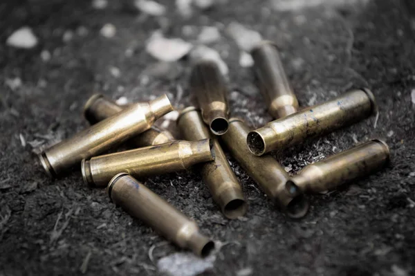 Close Stack Used Shiny Gun Shells Made Brass Lying Black — Stock Photo, Image