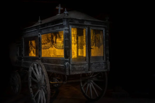 Very Old Dusty Hearse Made Wood Large Wooden Wheels Used — Stock Photo, Image