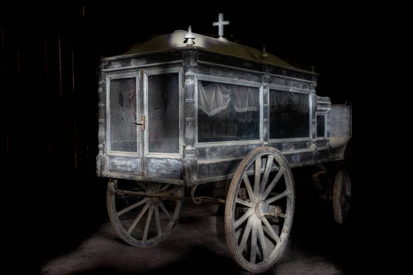 Very Old Dusty Hearse Made Wood Large Wooden Wheels Used — Stock Photo, Image