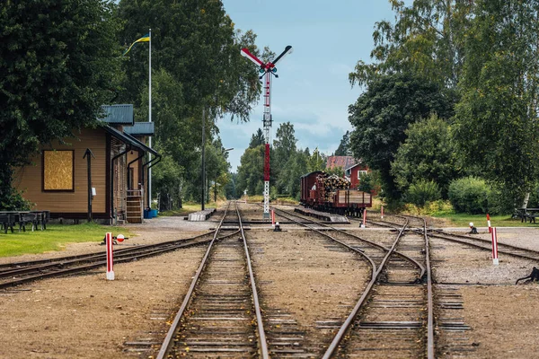 Régi Vintage Vasútállomás Több Vágányon Műszakban Található Egy Kisvárosban Svédország — Stock Fotó