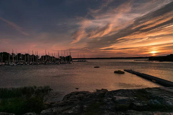 Rij Van Verankerde Zeilboten Een Kleine Boot Haven Aan Zweedse — Stockfoto