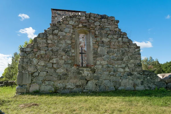 Ruïne Van Een Oude Stenen Kerk Uit 12E Eeuw Zomerzonlicht — Stockfoto