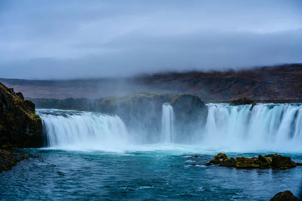 Bella Vista Ampia Cascata Islanda Con Acqua Turchese Che Scorre — Foto Stock