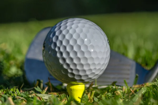 White Golf Balle Teed Yellow Tee Green Grass Sunshine Iron — Stock Photo, Image