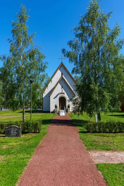 Hermosa Vista Verano Una Iglesia Campestre Blanca Suecia Luz Del — Foto de Stock