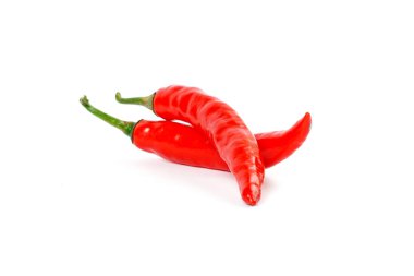 Kırmızı kırmızı kırmızı biber beyaz arkaplanda izole edilmiş.