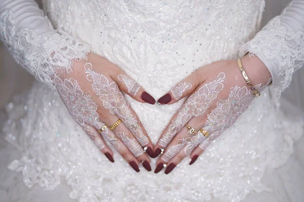 Tradycyjne Wesele Suknia Ślubna Henną Biżuteria Ręczna — Zdjęcie stockowe