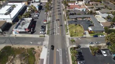 4K İnsansız Hava Aracı, Güney Kaliforniya 'da Oceanside California' daki Sokak ve Mahalle Evleri 'nin üzerinde hava saldırısı düzenledi. 